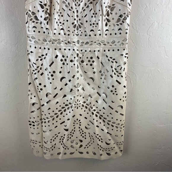 Laundry Shelli Segal Beige Eyelet Sleeveless Pleather Dress Size 4 Sheath Y2K - Picture 10 of 11